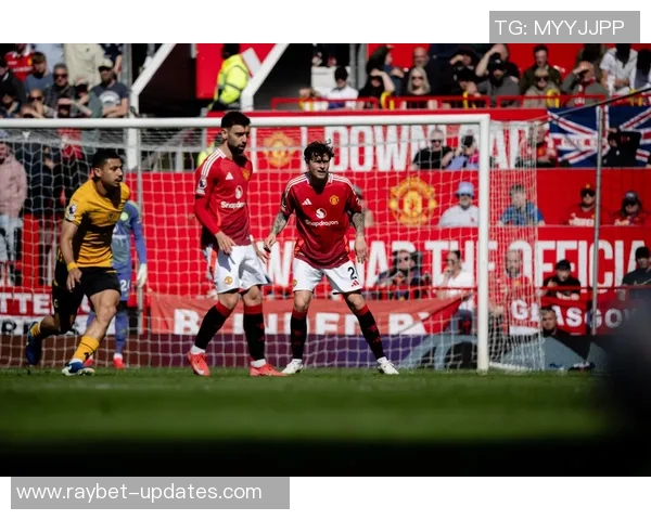 欧联杯激战巴萨在补时阶段逆转热刺引发争议判罚全场沸腾